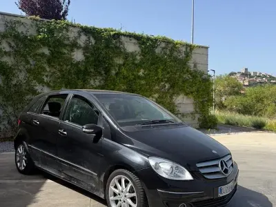 Usata Mercedes B180 109 CV (80 kW) 2007 Nero Monovolume