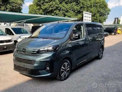 Usata Peugeot Traveller 180 CV (132 kW) 2025 Verde Monovolume