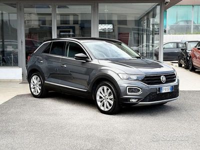 Usata VW T-Roc 150 CV (110 kW) 2018 Grigio SUV