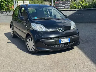 Käytetty Peugeot 107 68 HP (50 kW) 2008 Musta Viistoperä