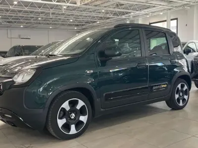 Usata Fiat Panda Cross Cross 65 CV (47 kW) 2025 Verde foresta Utilitaria