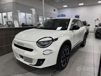 Nuova Fiat 600 La Prima 136 CV (100 kW) 2025 Bianco pastello SUV