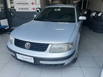 Usata VW Passat 116 CV (85 kW) 2000 Grigio Station wagon