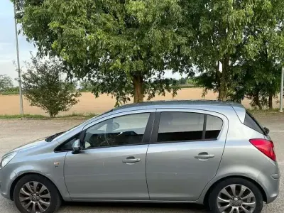 Usata Opel Corsa Cosmo 90 CV (66 kW) 2010 Utilitaria