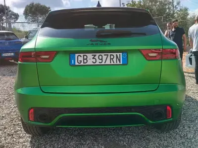 Usado Jaguar E-Pace R-Dynamic 150 CV (110 kW) 2021 Verde SUV