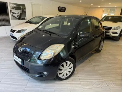 Usata Toyota Yaris 90 CV (66 kW) 2007 Nero Utilitaria