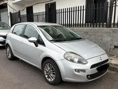 Usata Fiat Grande Punto 75 CV (55 kW) 2014 Grigio Utilitaria