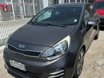 Usata Kia Rio 90 CV (66 kW) 2016 Gray Utilitaria