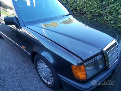 Usata Mercedes 200 109 CV (80 kW) 1986 Nero Station wagon