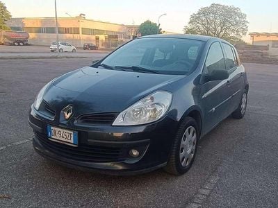 Usata Renault Clio III Dynamique 75 CV (55 kW) 2007 Berlina