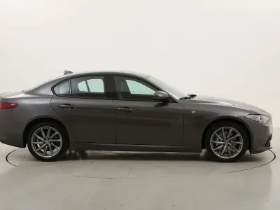 Usata Alfa Romeo Giulia 209 CV (153 kW) 2023 Grigiogrigio Berlina