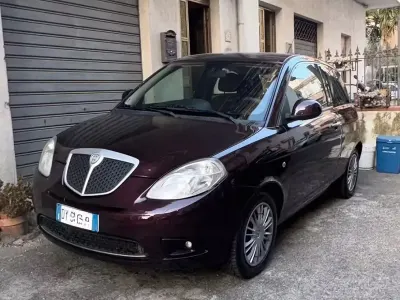 Usata Lancia Ypsilon 77 CV (56 kW) 2010 Viola Utilitaria