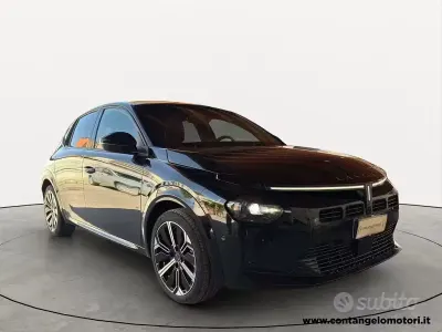 Usado Lancia Ypsilon 101 HP (74 kW) 2025 Preto Citadino