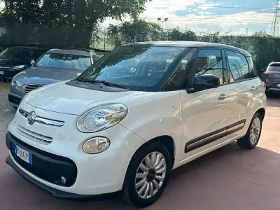 Begagnad Fiat 500L Lounge 85 HK (62 kW) 2013 Vit Minibuss