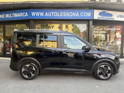 Usata Ford Tourneo Courier Active 125 CV (91 kW) 2024 Nero Monovolume