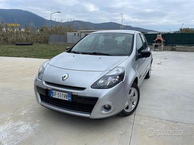Usata Renault Clio II 75 CV (55 kW) 2011 Grigio Berlina