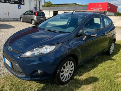 Usata Ford Fiesta 60 CV (44 kW) 2011 Bluazzurro Berlina