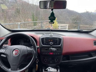 Usata Fiat Doblò 135 CV (99 kW) 2011 Grigio Monovolume