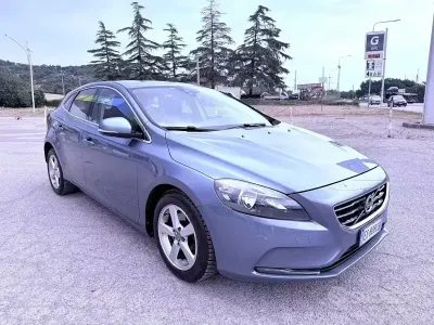 Usata Volvo V40 Summum 115 CV (84 kW) 2013 Blu Berlina