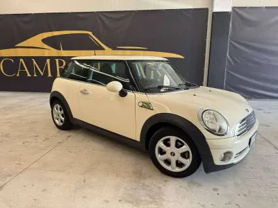 Begagnad Mini Cooper 75 HK (55 kW) 2010 Vit Halvkombi