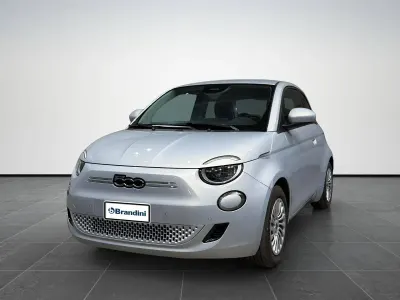 Usata Fiat 500e Tech 42 kW (58 CV) 2025 Celestial blue Utilitaria
