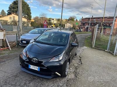 Usata Toyota Aygo X-Black 69 CV (50 kW) 2017 Verde Utilitaria