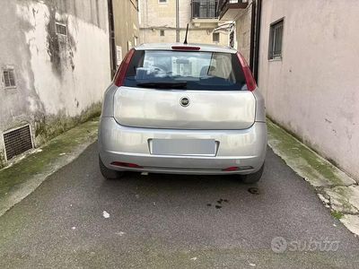 Usata Fiat Grande Punto 90 CV (66 kW) 2007 Grigio Utilitaria