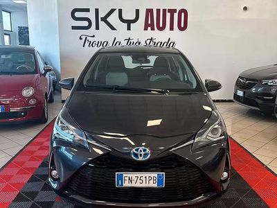 Usata Toyota Yaris Active 73 CV (53 kW) 2018 Grigio Berlina