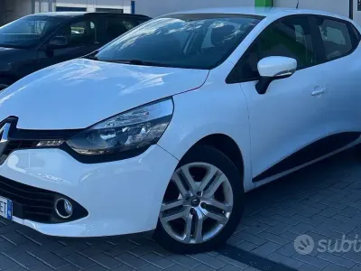 Usado Renault Clio IV 90 CV (66 kW) 2016 Blanco Berlina