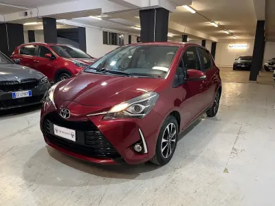 Begagnad Toyota Yaris Active 72 HK (52 kW) 2020 Röd Halvkombi
