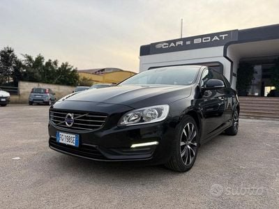 Usata Volvo V60 Momentum 120 CV (88 kW) 2017 Nero Station wagon