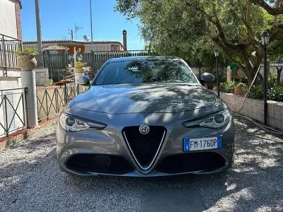 Usata Alfa Romeo Giulia 150 CV (110 kW) 2017 Grigio Berlina