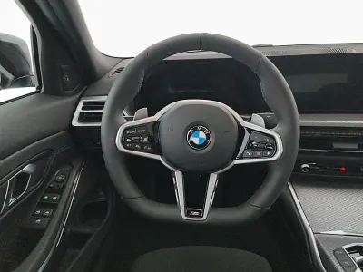 Nuova BMW 330 M Sport 286 CV (210 kW) 2025 Black sapphire Berlina