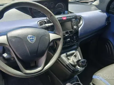 Usata Lancia Ypsilon 69 CV (50 kW) 2016 Nero Utilitaria
