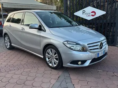 Usata Mercedes B180 Executive 109 CV (80 kW) 2013 Grigio Utilitaria