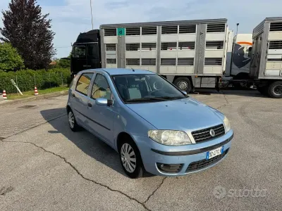 Usata Fiat Punto Dynamic 69 CV (50 kW) 2006 Blu Utilitaria