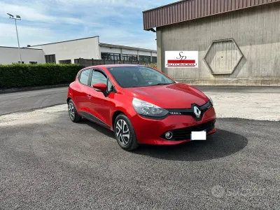 Usado Renault Clio IV 75 CV (55 kW) 2015 Rojo Berlina