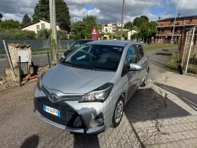 Second-hand Toyota Yaris Active 90 CP (66 kW) 2015 Gri Hatchback