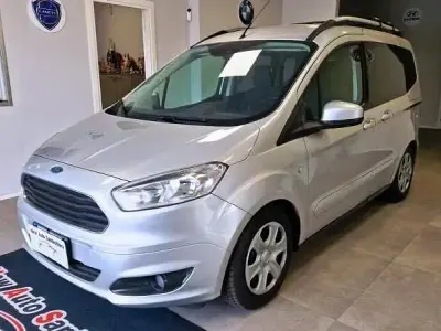 Usata Ford Tourneo Courier 95 CV (69 kW) 2014 Argento Monovolume