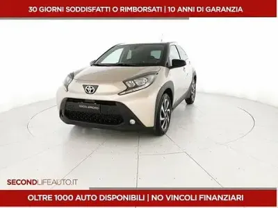 Usata Toyota Aygo X Lounge 72 CV (52 kW) 2023 Beige SUV