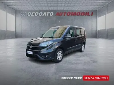 Usata Fiat Doblò Lounge 105 CV (77 kW) 2021 Grigio Monovolume