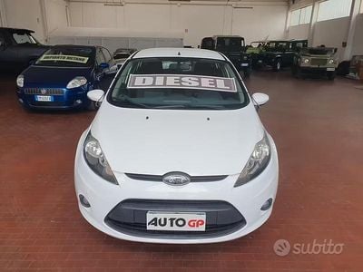 Usata Ford Fiesta 70 CV (51 kW) 2011 Bianco Utilitaria