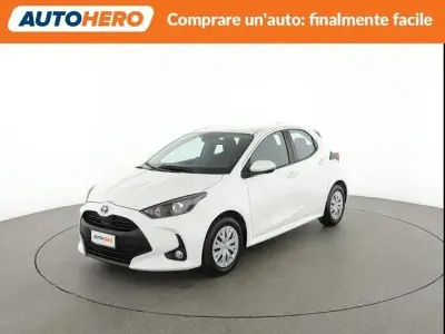 Usata Toyota Yaris Hybrid Active 92 CV (67 kW) 2022 Bianco Berlina
