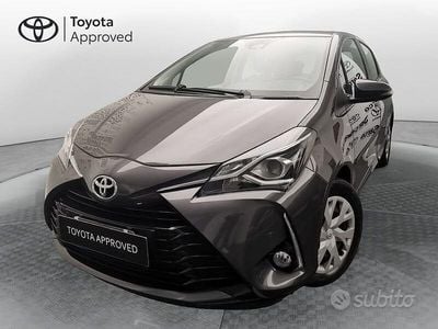 Usata Toyota Yaris Hybrid Active 101 CV (74 kW) 2018 Grigio Berlina
