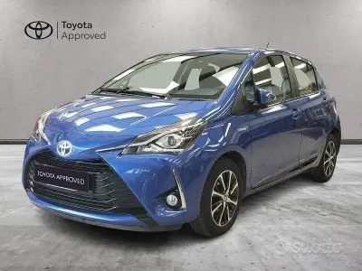 Usata Toyota Yaris Hybrid Active 101 CV (74 kW) 2020 Blu/azzurro Berlina