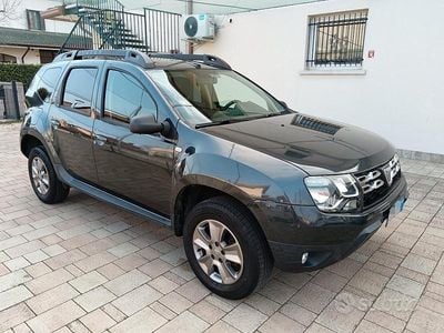 Usata Dacia Duster Lauréate 110 CV (80 kW) 2014 Grigio SUV