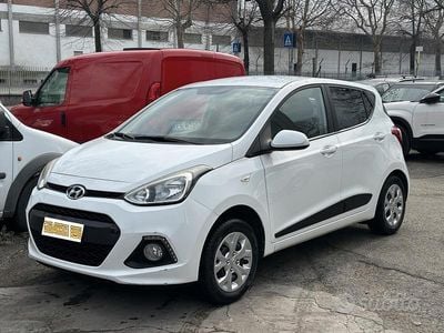 Usata Hyundai i10 66 CV (48 kW) 2016 Bianco Utilitaria