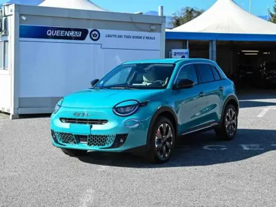 Nuova Fiat 600 La Prima 101 CV (74 kW) 2025 Blu SUV