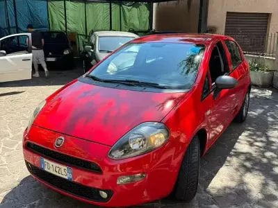 Usata Fiat Grande Punto 77 CV (56 kW) 2016 Rosso Utilitaria