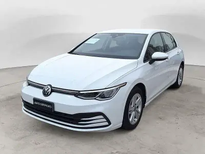 Usata VW Golf VIII Life 115 CV (84 kW) 2021 Bianco Utilitaria